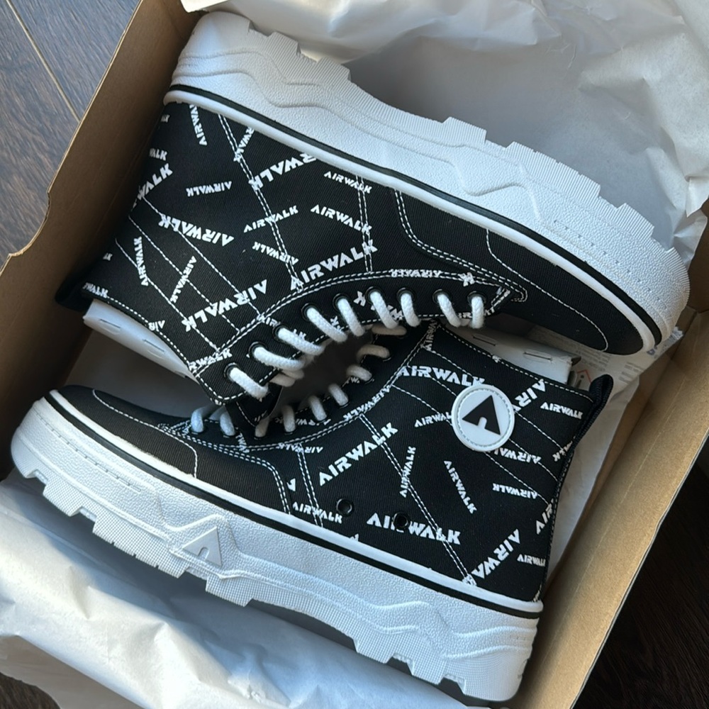 NWT Airwalk Chunky Skater Sneaker